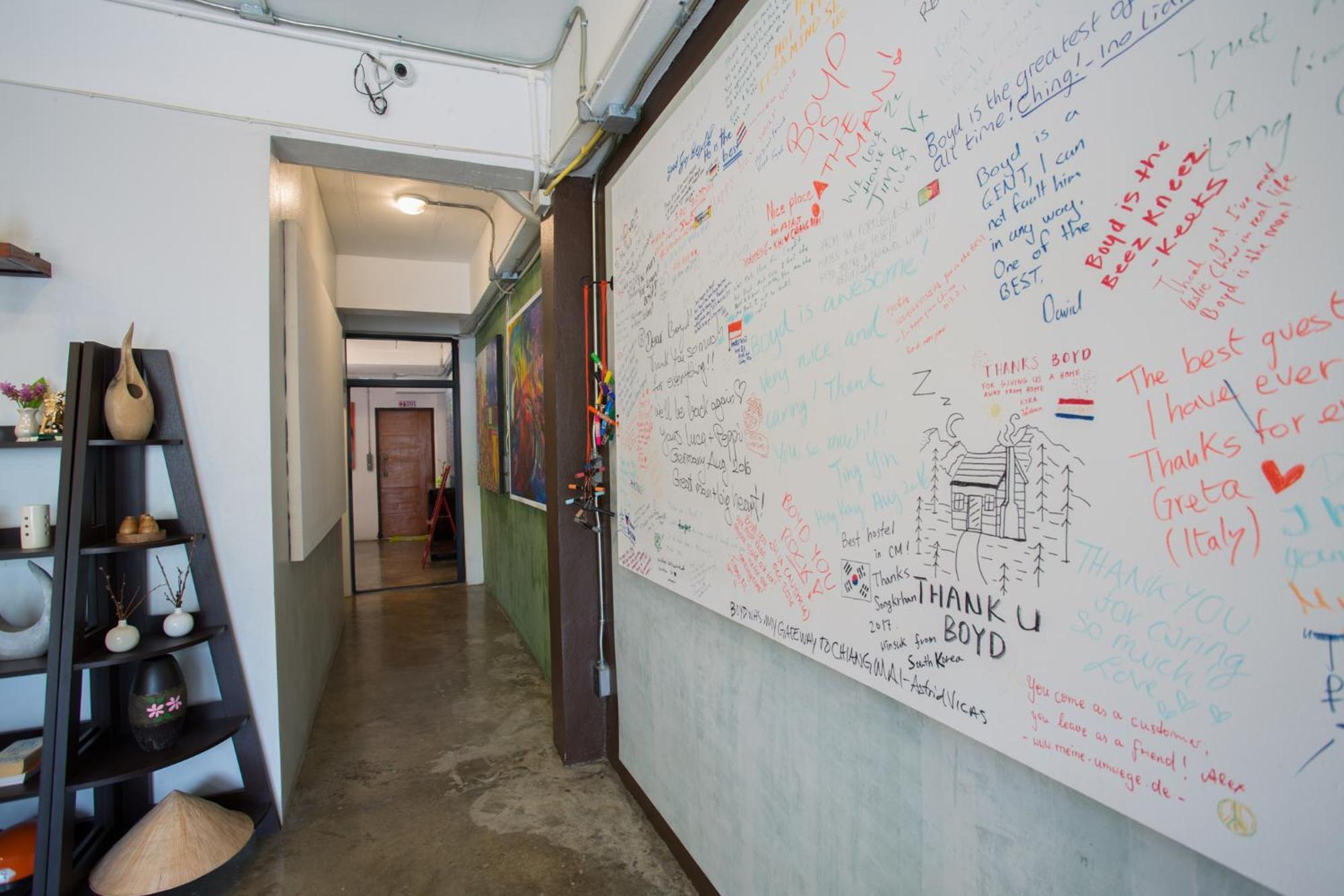 Zz Hostel Chiang Mai Bagian luar foto