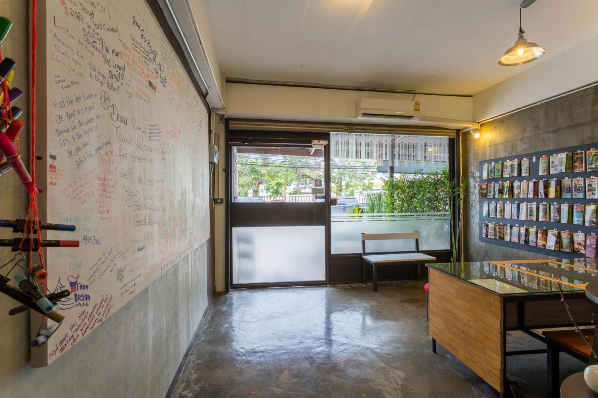 Zz Hostel Chiang Mai Bagian luar foto