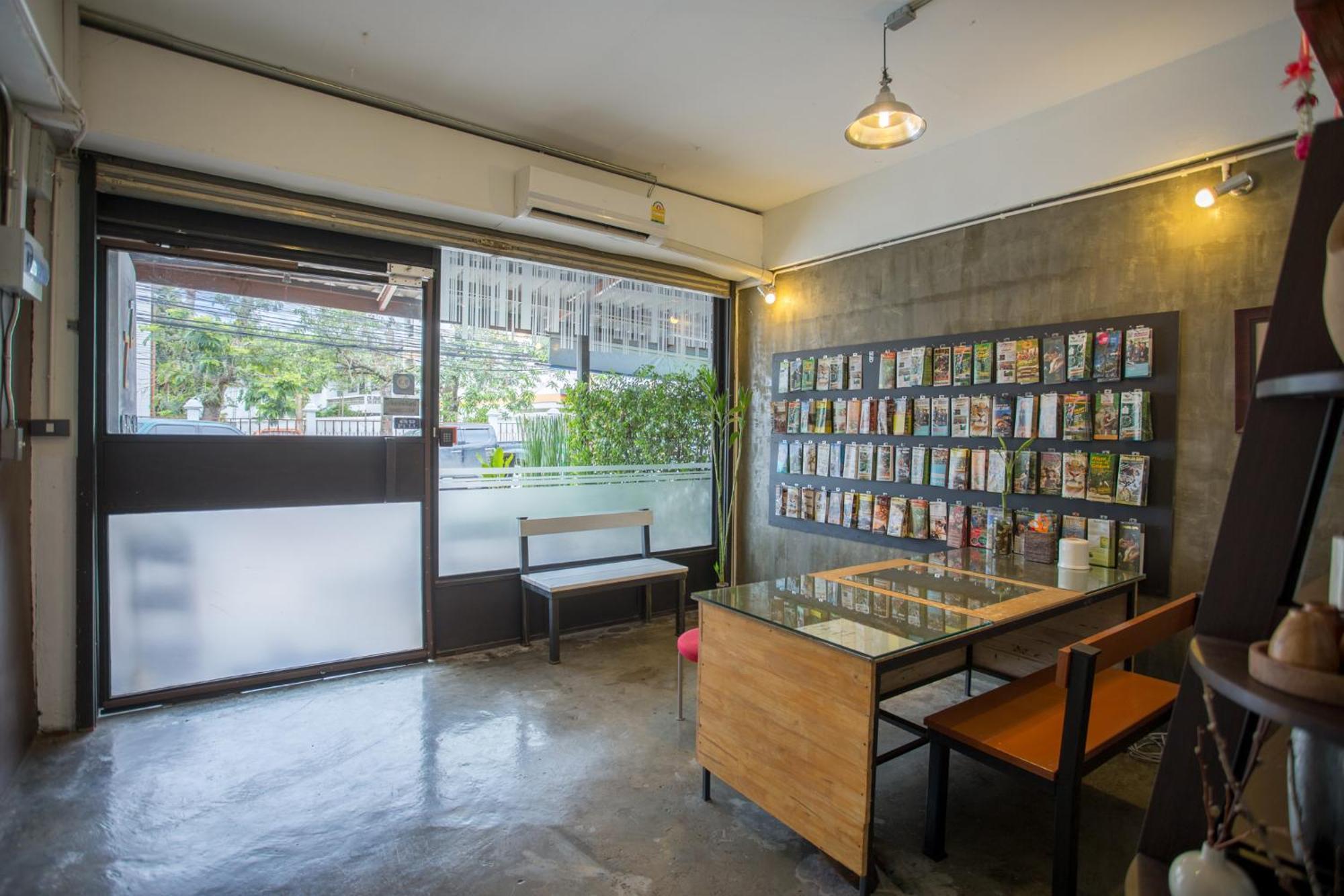 Zz Hostel Chiang Mai Bagian luar foto