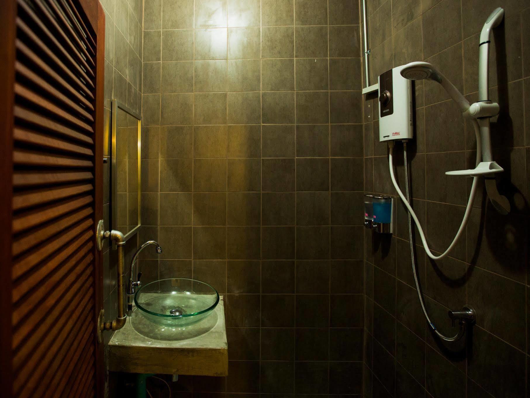 Zz Hostel Chiang Mai Bagian luar foto